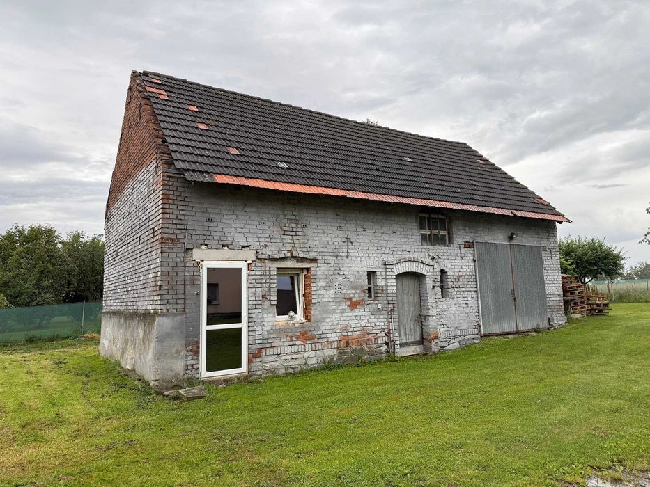 Syndyk sprzeda działkę, dom i zabudowania - wieś  Niedźwiedź