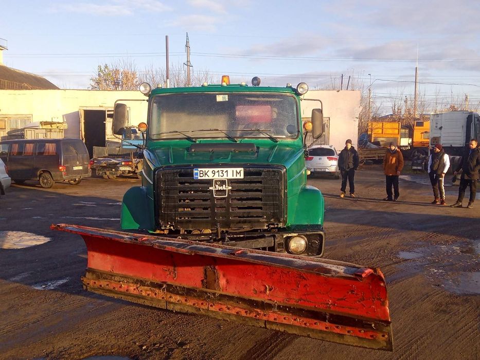 КДМ Зил 4331 піскорозкидач з відвалом
