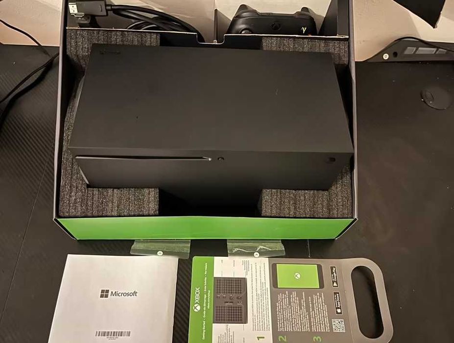 Xbox Series X pojemość 1 tb na gwarancji sprawne wszystko jest