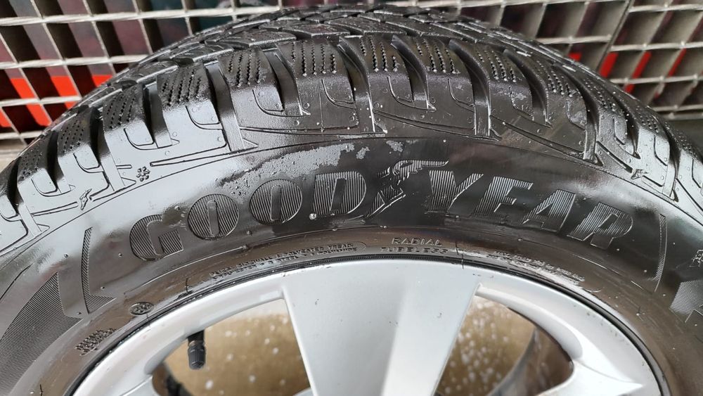 Felgi Skoda 5x112 + opony Goodyear 215x60 R16 - 4 sztuki w cenie!