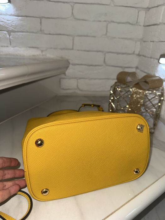Сумка корзинка PRADA прада летняя желтая