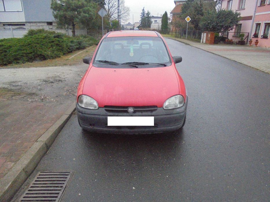 Opel Corsa B 1.4 benzyna 8 zaworowy kolor czerwony  na części