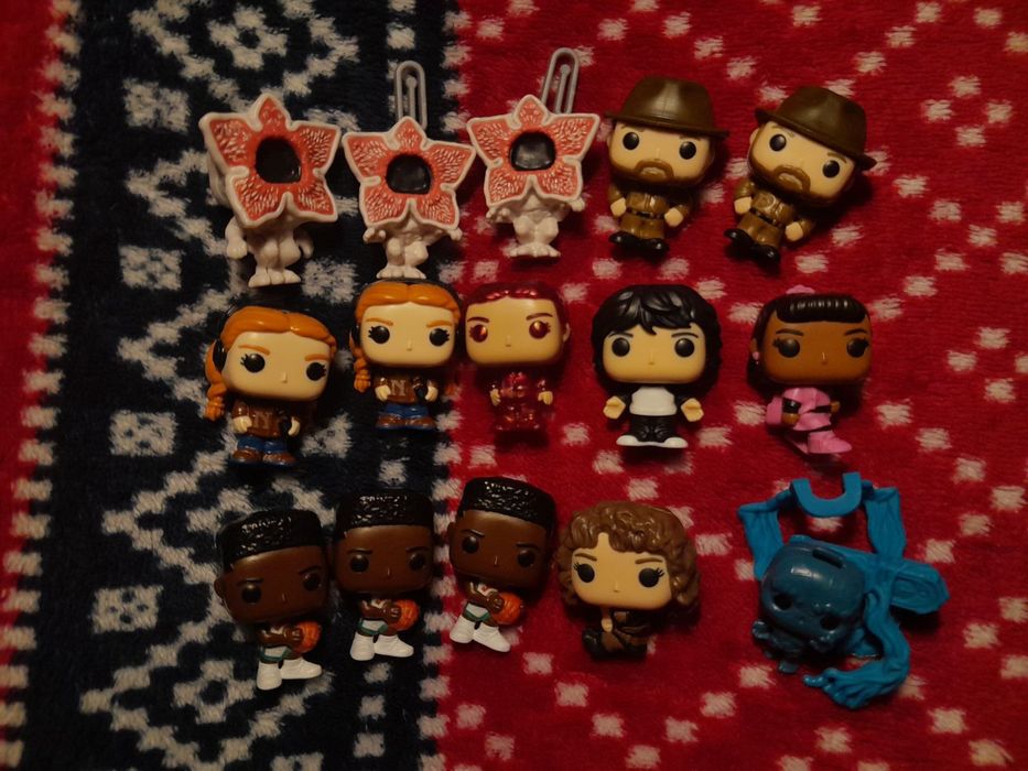 Обмін іграшки із kinder joy stranger things