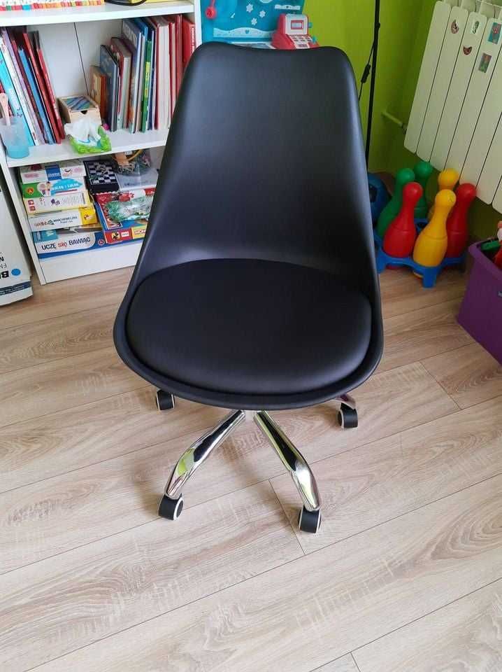 nowy fotel biurowy, krzesło obrotowe