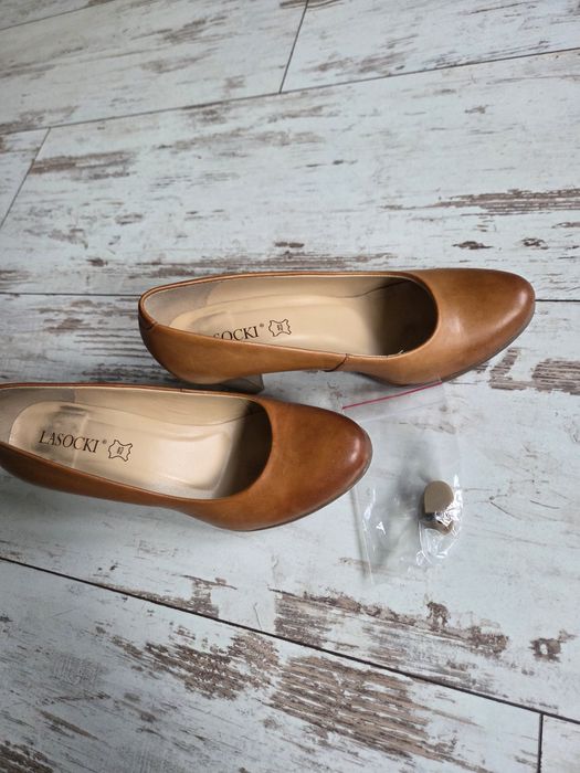 Czółenka, buty na obcasie r. 38 Lasocki stan bdb