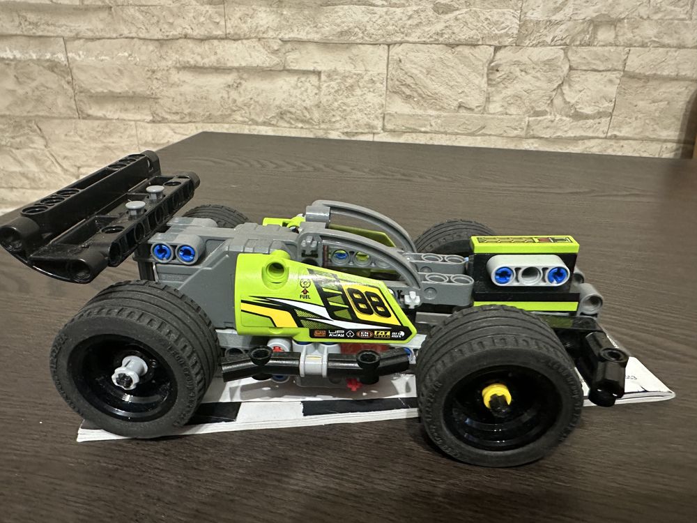 Lego technic 42072 wyścigówka