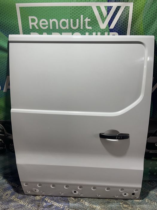 Дверь боковая двері здвижні праві Renault Trafic 3 Opel Vivaro