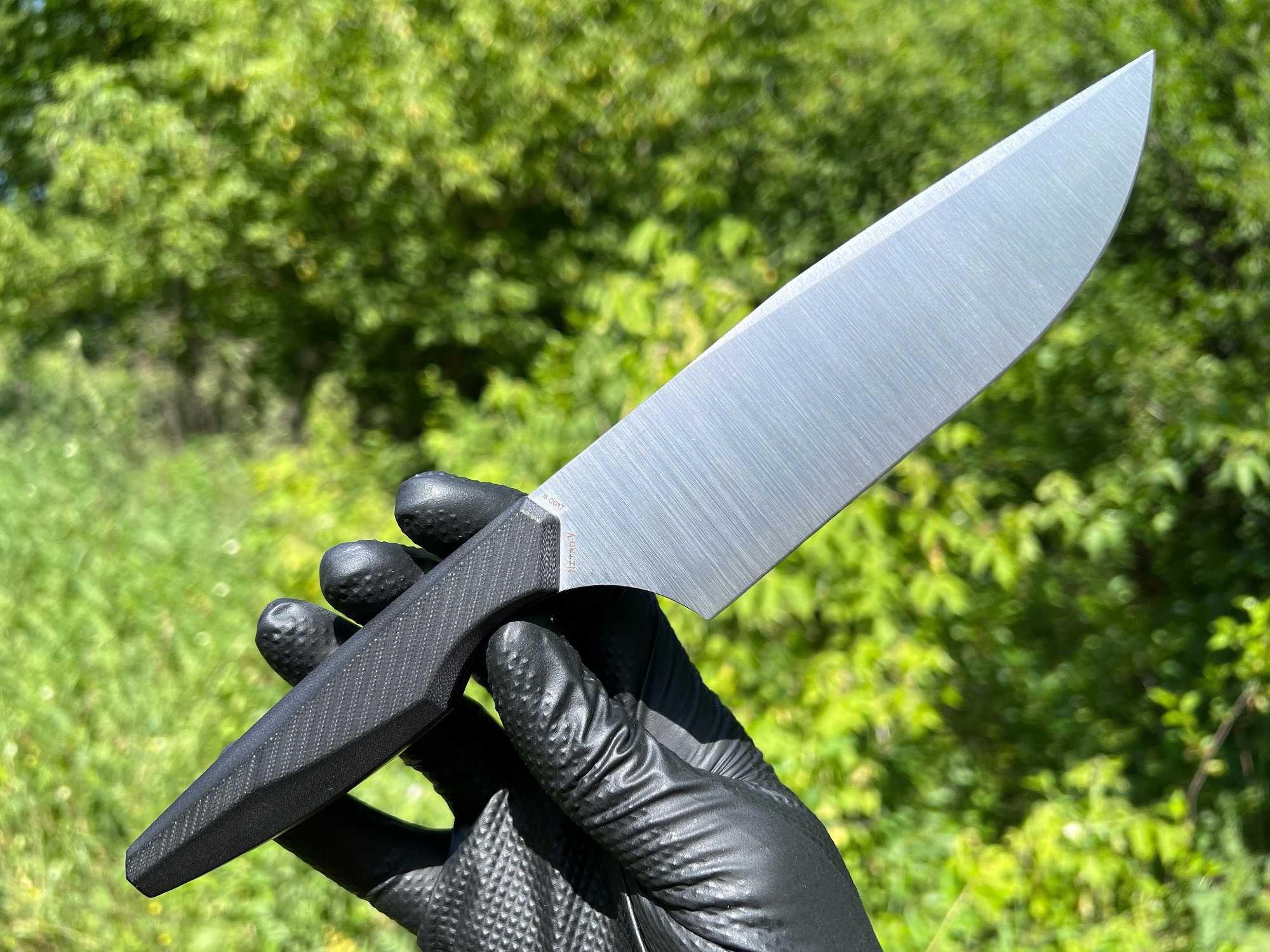 Кухонний шеф ніж Vero Engineering Chef, Black G-10, Belt Satin Nitro-V