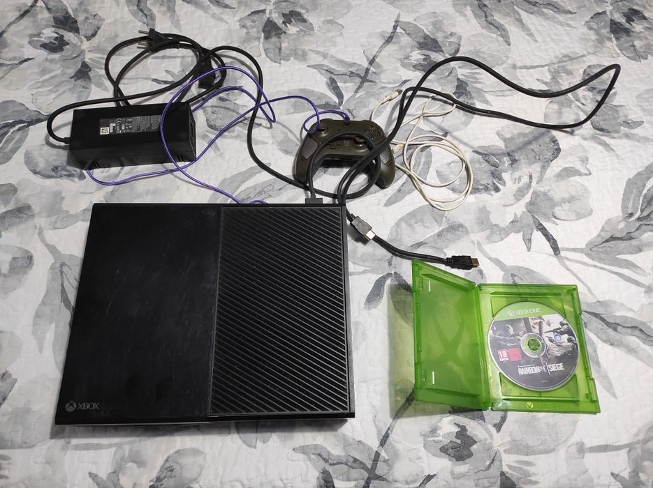 Xbox one 256GB + 1 jogo