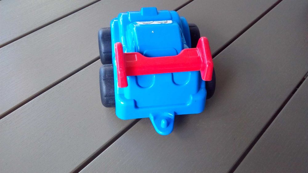 Гоночная и грузовичек