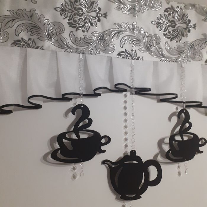 Lambrekin z zawieszkami