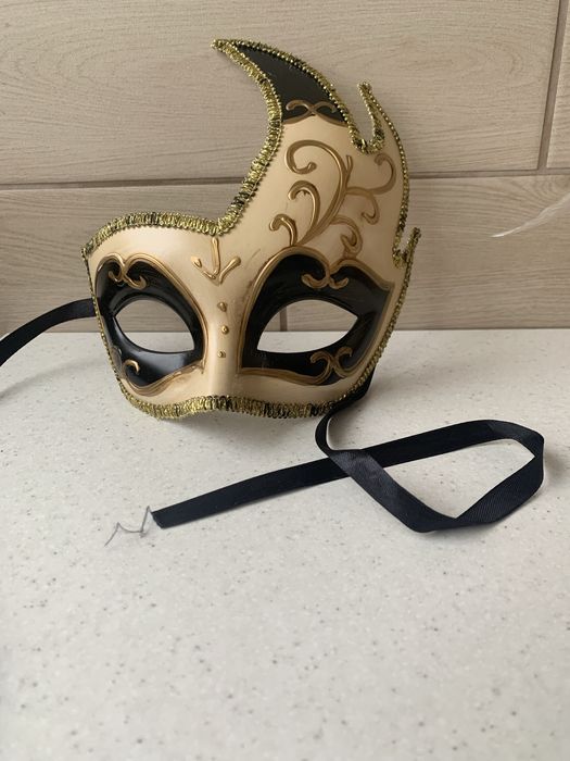 Венеціанські карнавальні маски