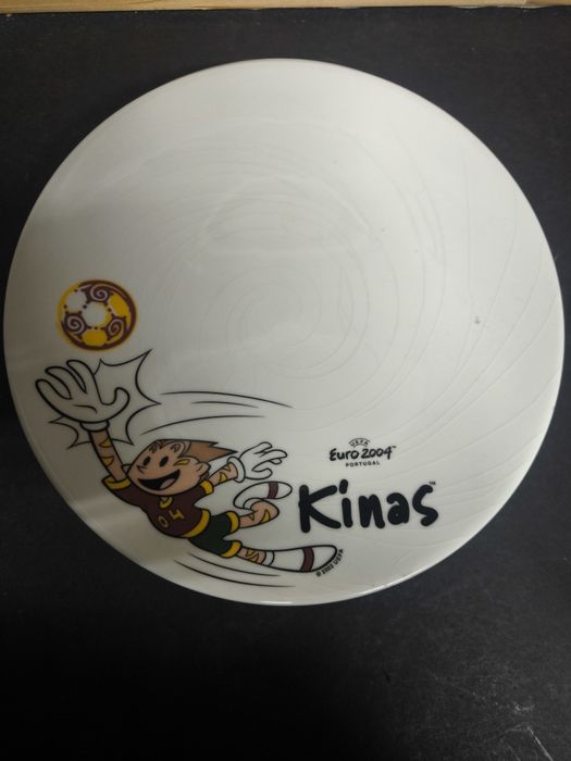 Conjunto de 4 pratos Euro 2004 kinas
Conjunto de quatro pratos com des