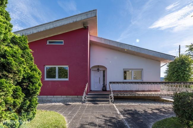 Fantástica Moradia T5 com piscina na Ucha - Barcelos!