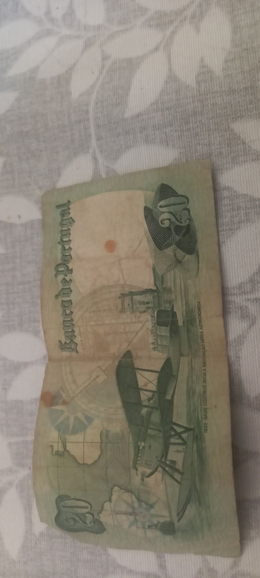 Notas antigas em bom estado