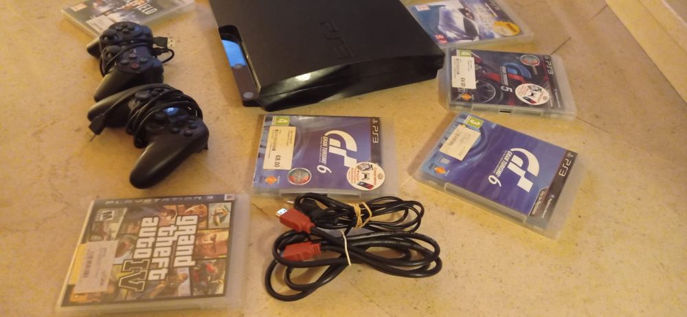 Play Station 3 em ótimas condições