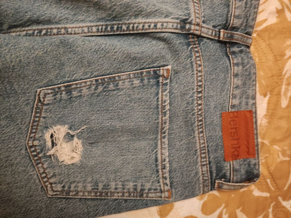 Calças de ganga marca Bershka