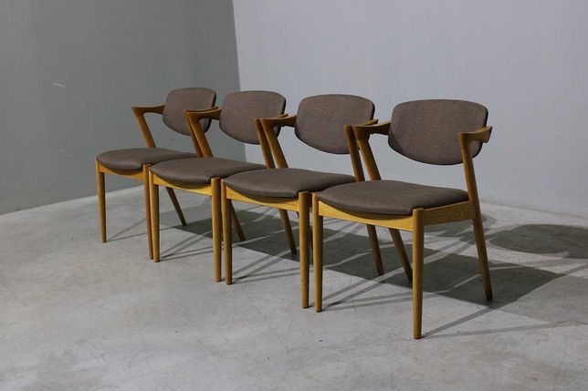 Cadeiras Kai Kristiansen mod. 42 em carvalho| Mobiliário Dinamarquês