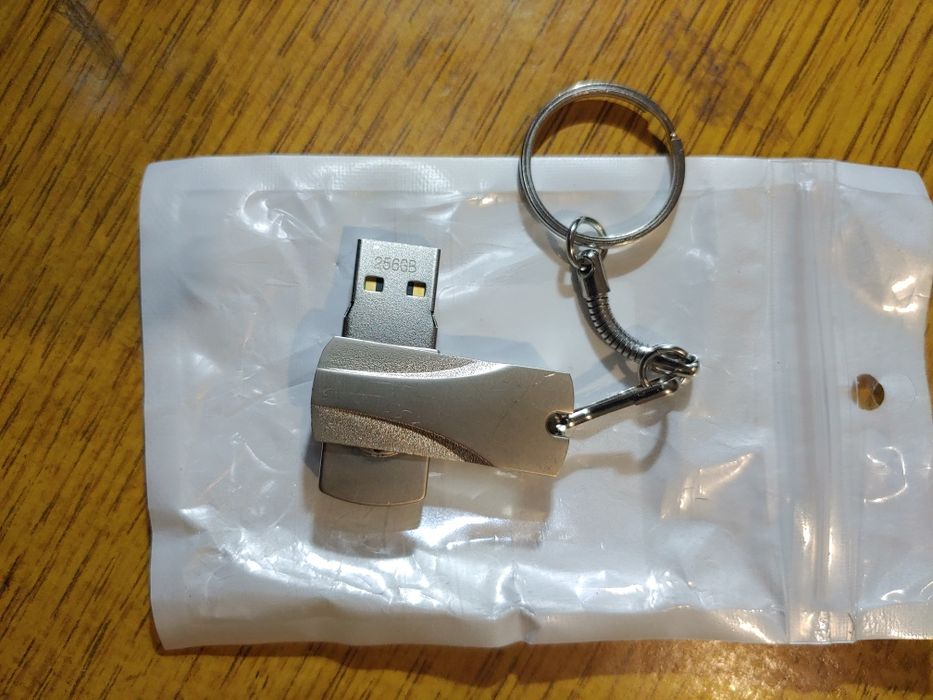 Продам флешку металлическую.