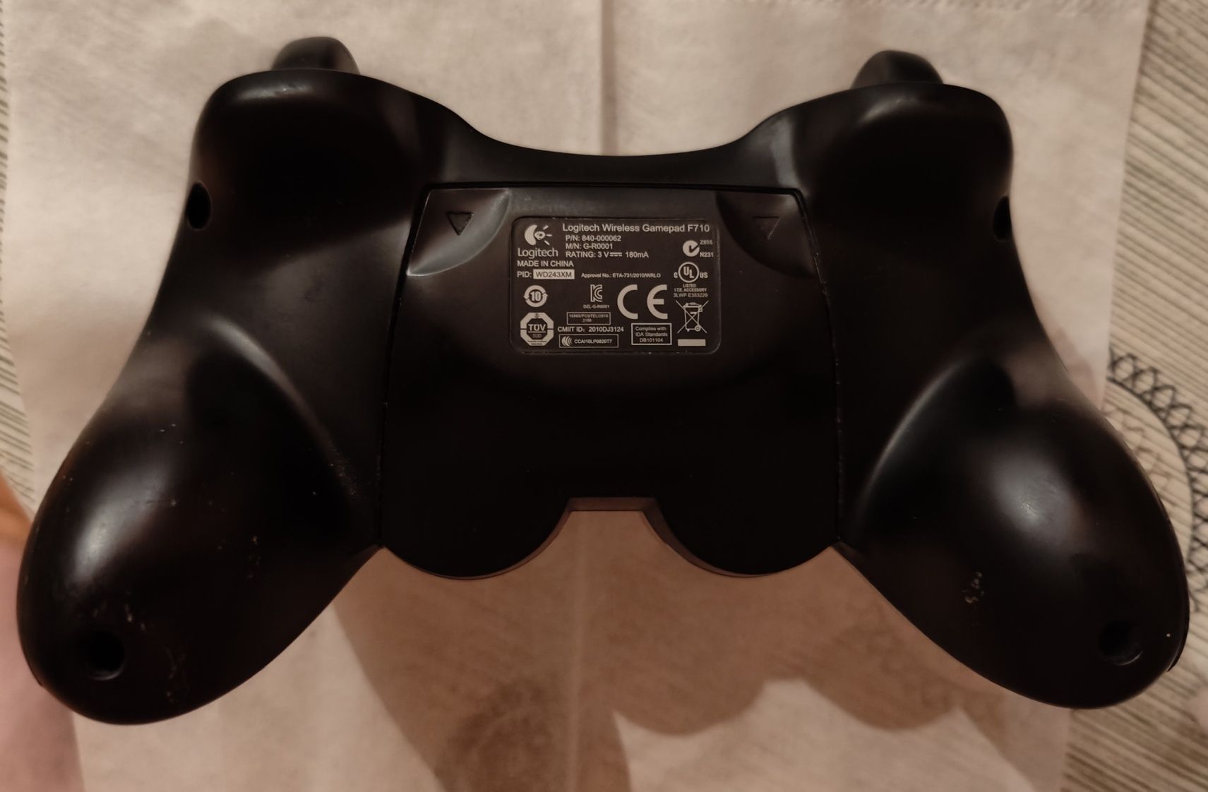 Геймпад Logitech f710