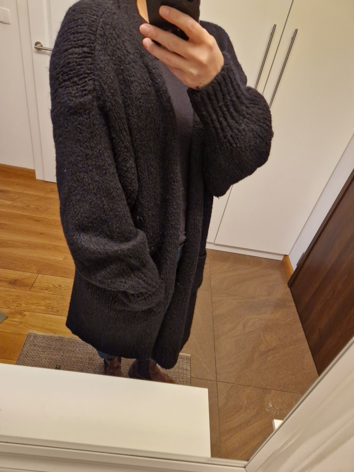 czarny kardigan sweter z Włoch