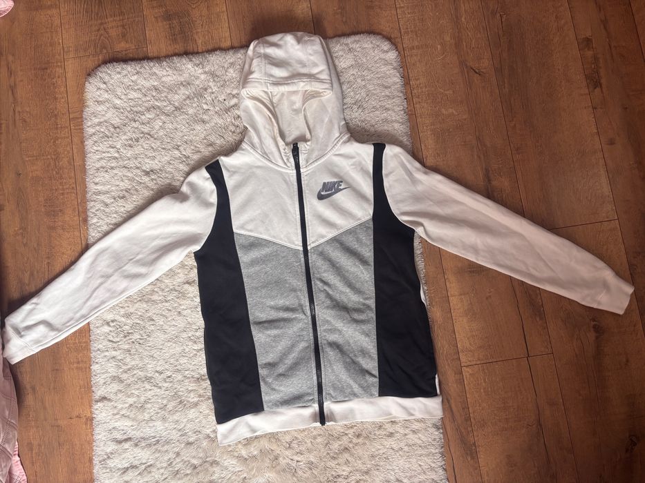 Bluza sportowa rozpinana z kapturem Nike