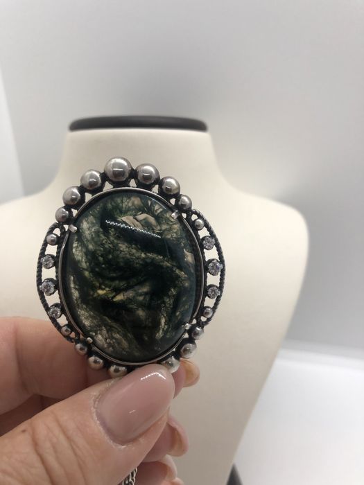 Кулоны с разными камнями