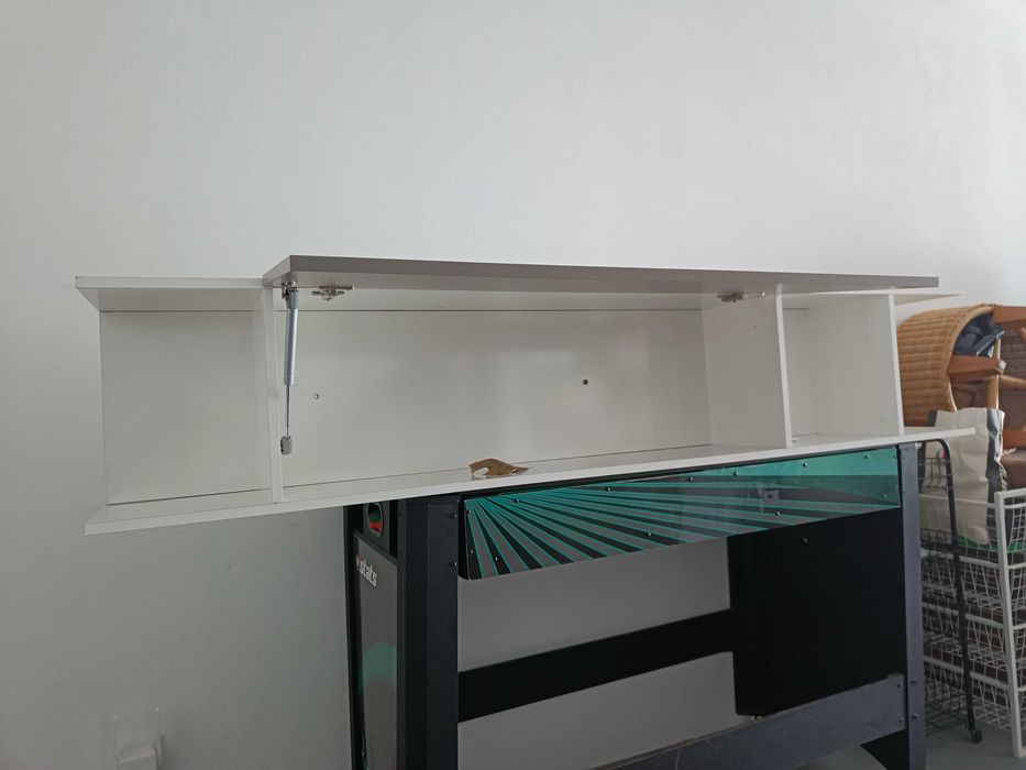 Móvel suspenso superior branco e cinza