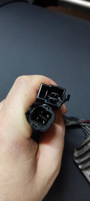 Regulator napięcia Suzuki SV650