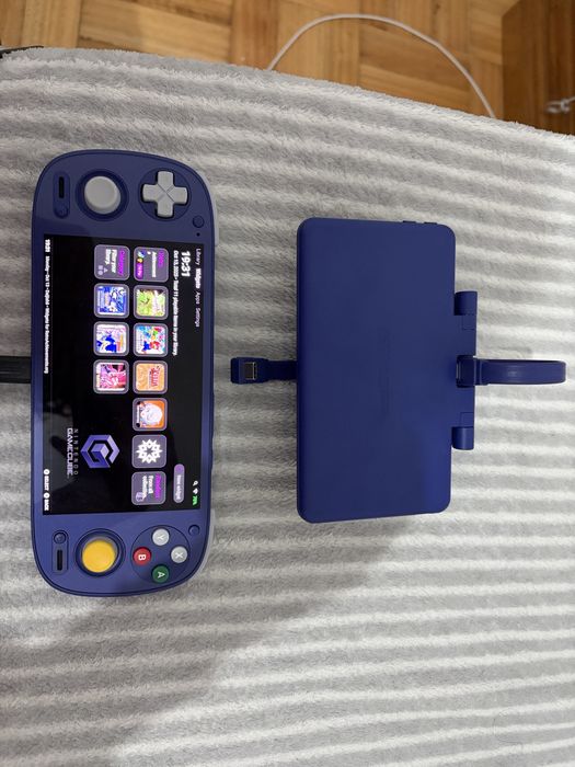Retroid Pocket 5 com acessorio de Dual Screen como novo