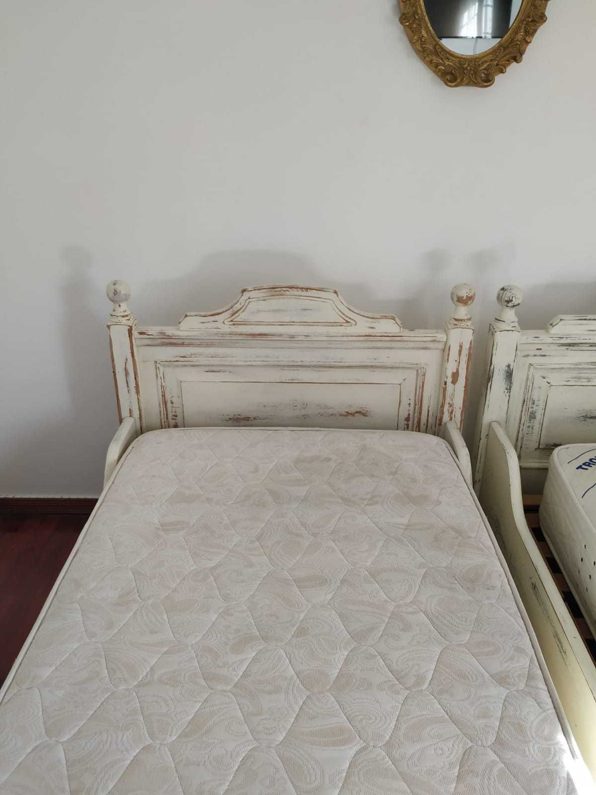 Cama de solteiro (duas)
