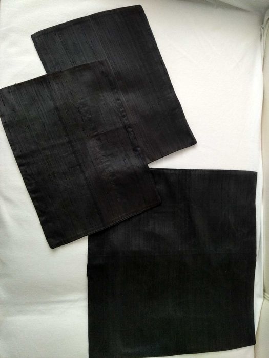 Capas de almofadas pretas
