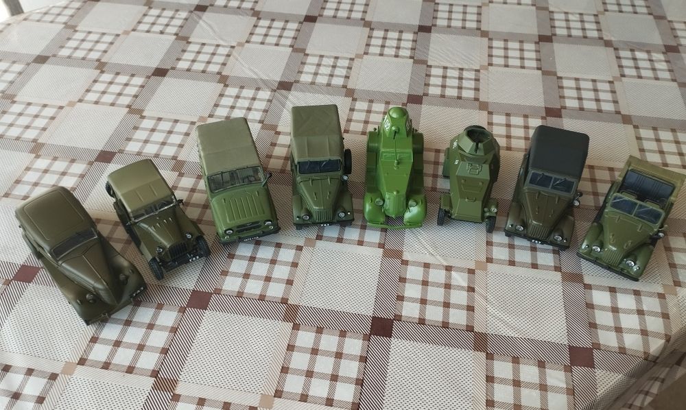 Колекційні машинки у масштабі 1/43