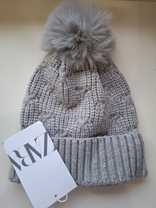 Нова шапка ZARA з помпоном