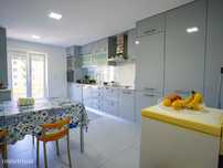 T3 Duplex | 2 Estacionamentos | Malveira Centro