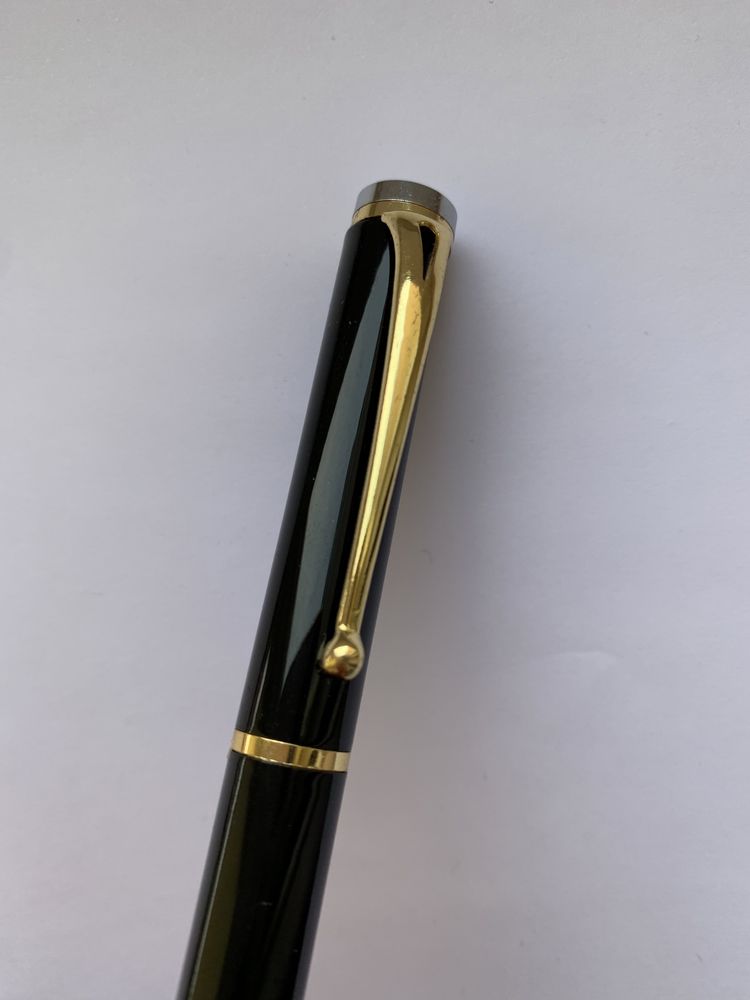 Шариковая ручка б/у премиум сегмента - чёрный лак, позолота