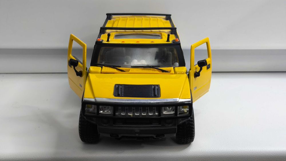 Модель, машинка Hummer H2 SUV 2004 1.24 Maisto