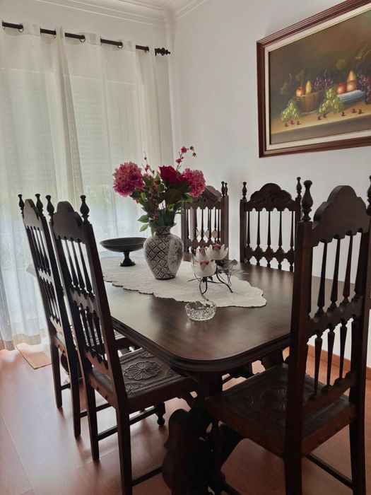 Mesa com 6 Cadeiras em Madeira