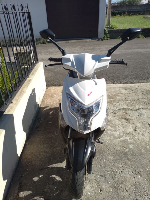 Scooter a gasolina motor quatro tenpos