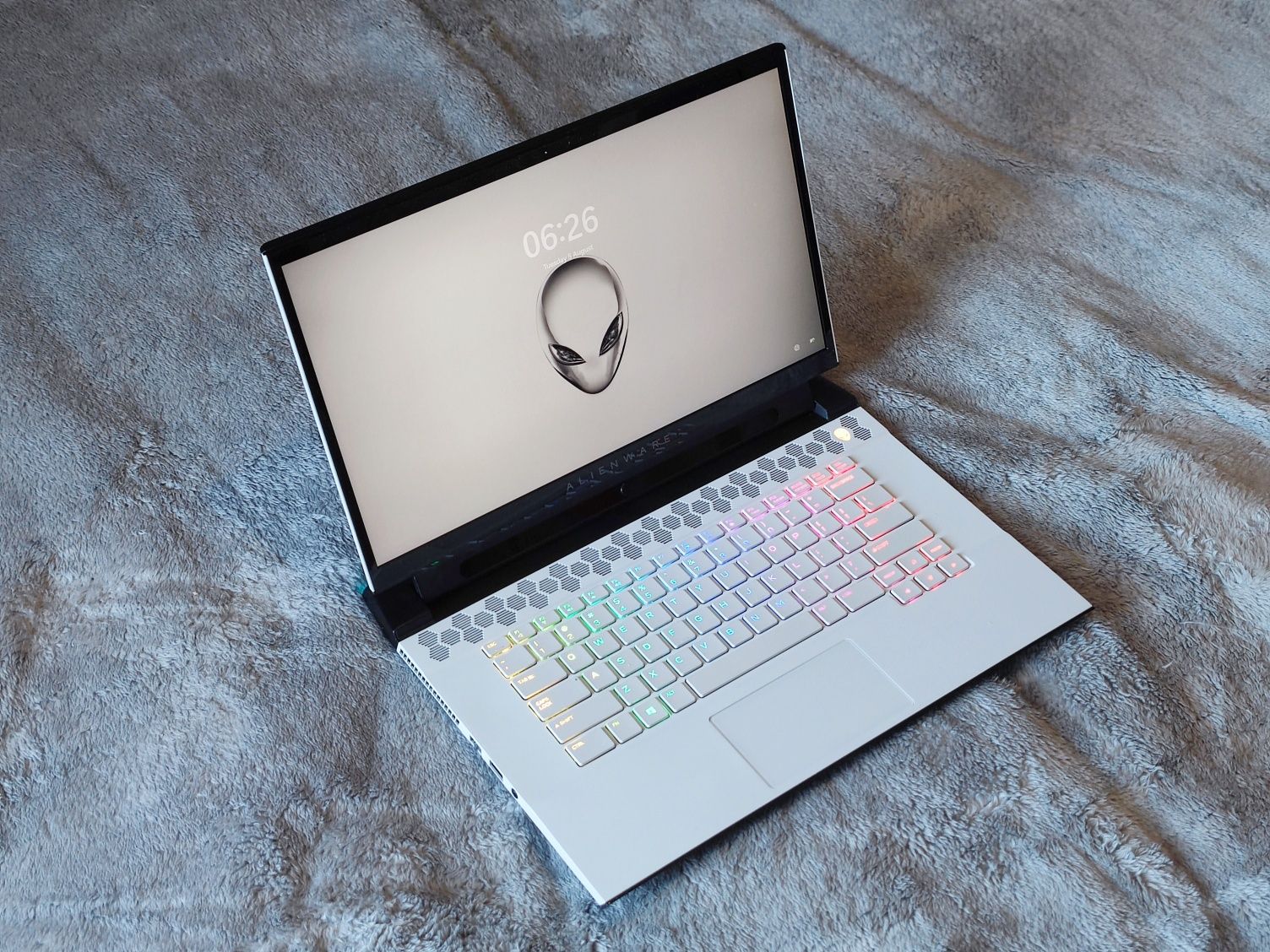 Alienware M15 r2 i7-9750h RTX2080 16Gb DDR4 512gb ssd