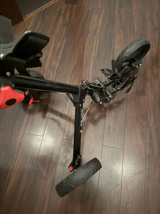 Wózek golfowy składany – lekki, stabilny, idealny do torby golfowej