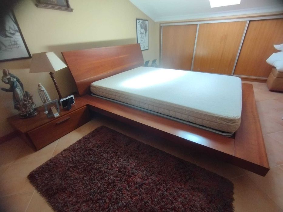 Cama+mesas de cabeceira (estrado elevatório+colchão colunex)