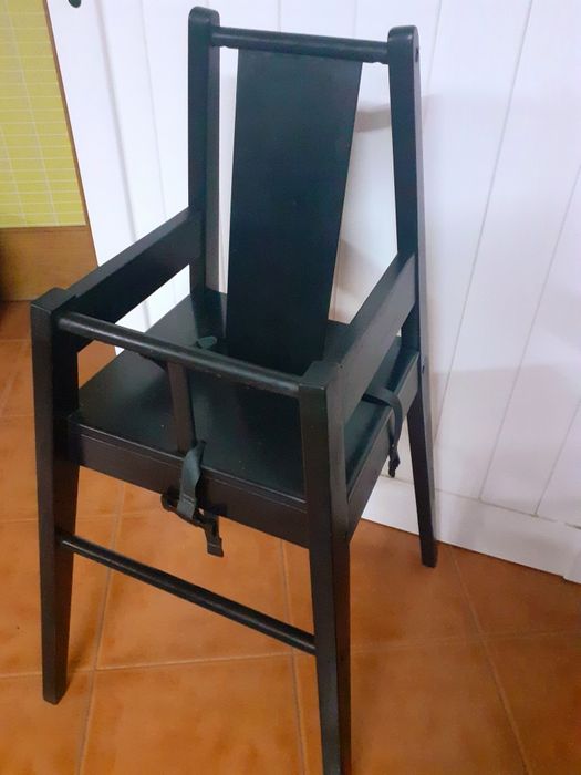 Cadeira em madeira para crianca