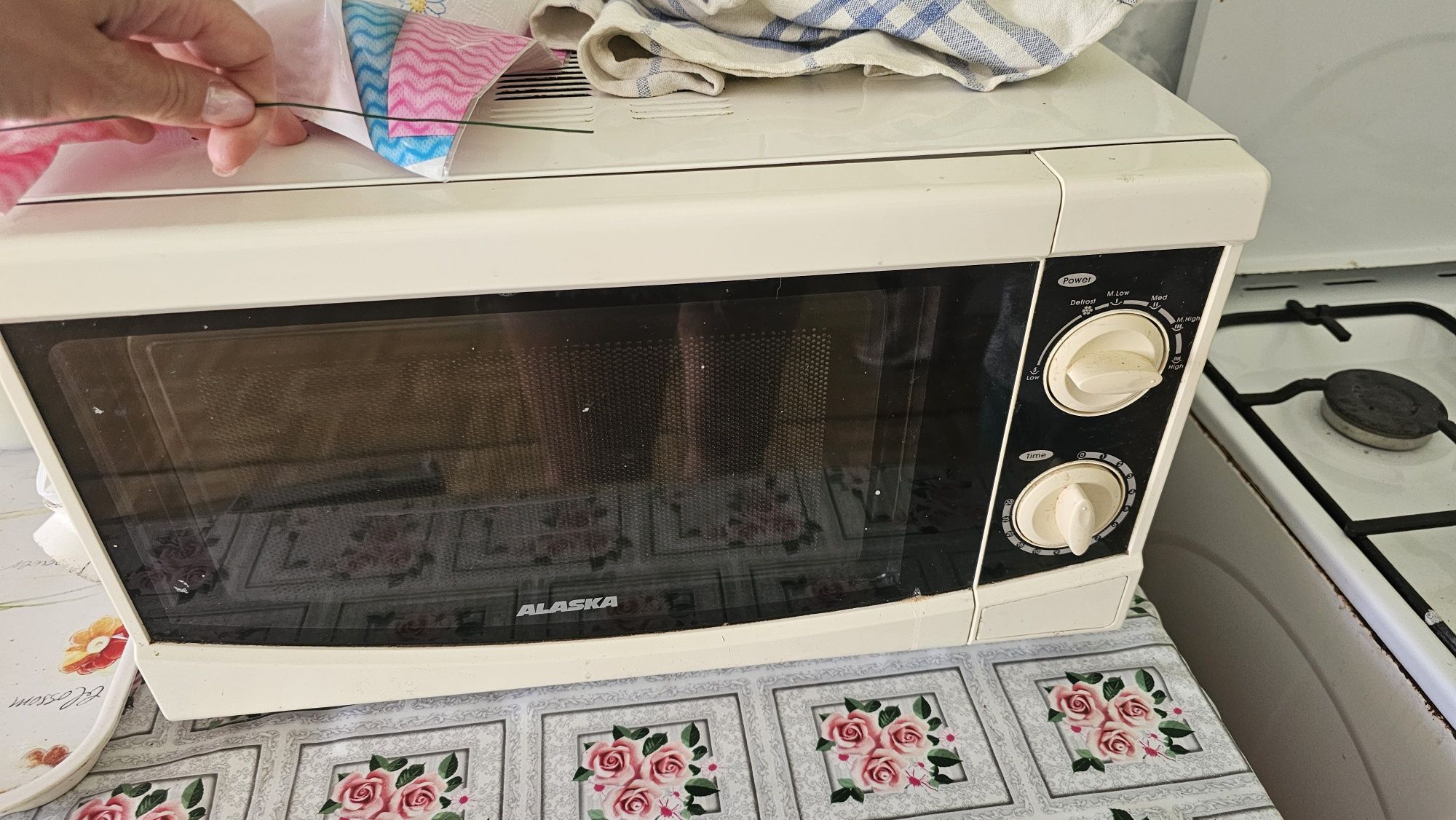 Sprzedam kuchenkę i mikrofalówkę