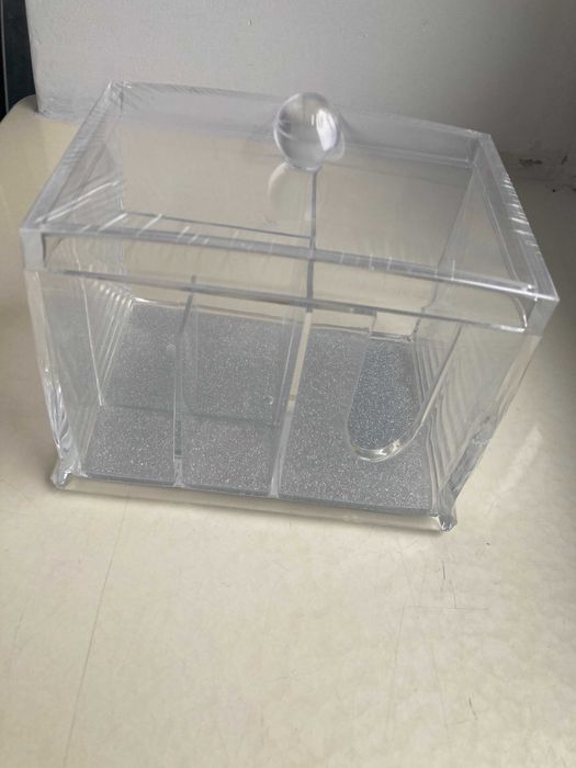 Organizer zamykany na kosmetyki np szminki lakiery kremy