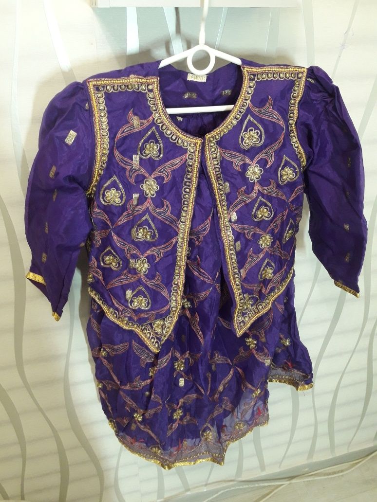 Восточный костюм фиолетовый / индийский / золотая вышивка