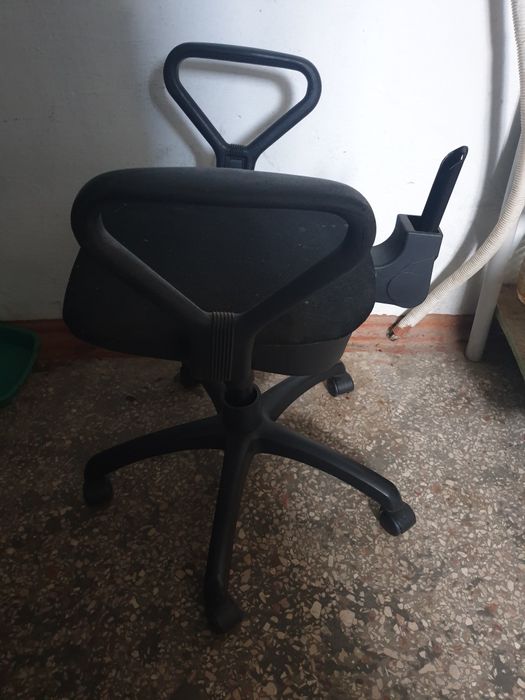 Стул компьютерный 2 шт..Можно под разборку.