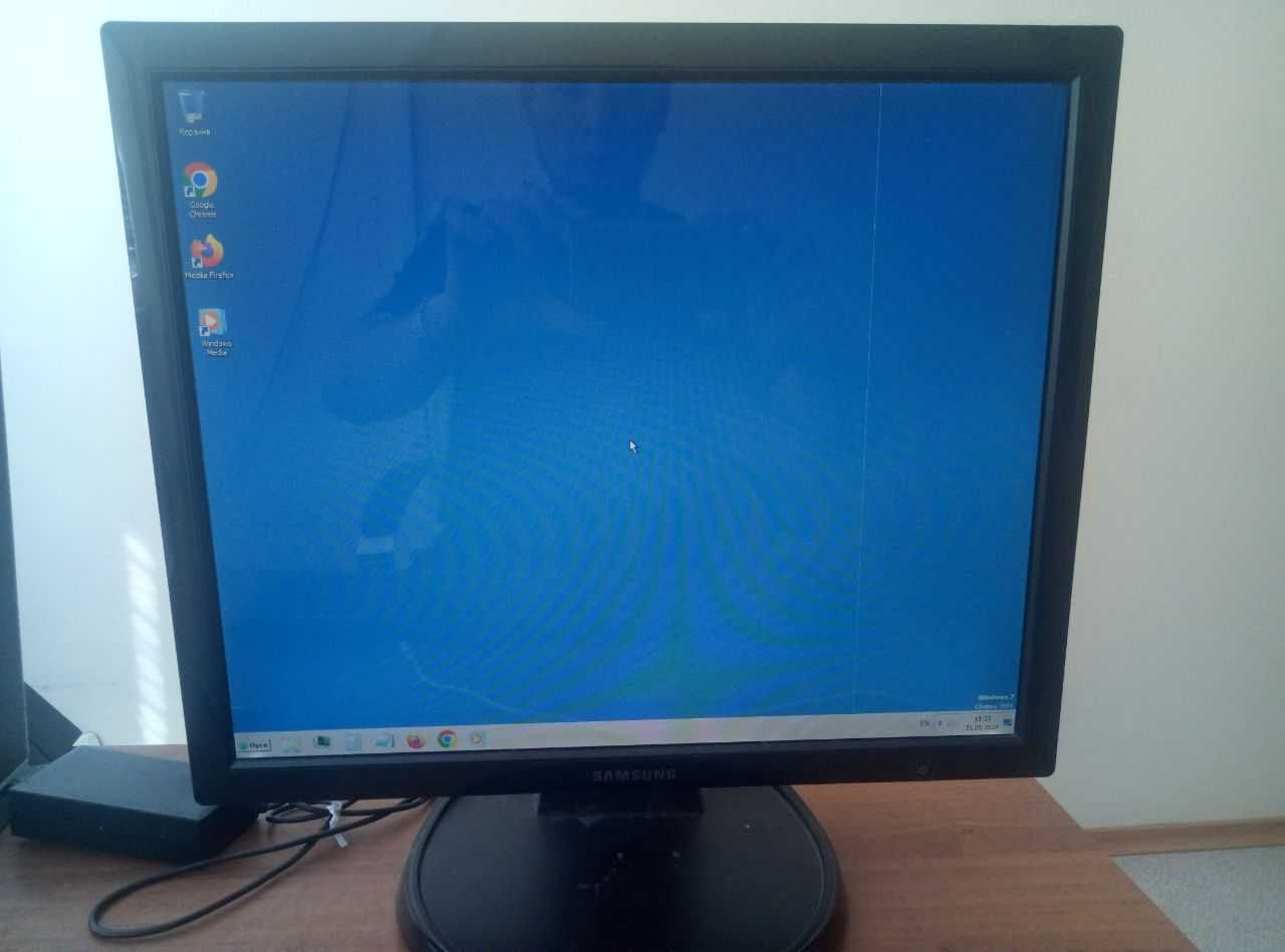 Монитор Samsung 960BG в хорошем состоянии 19"
