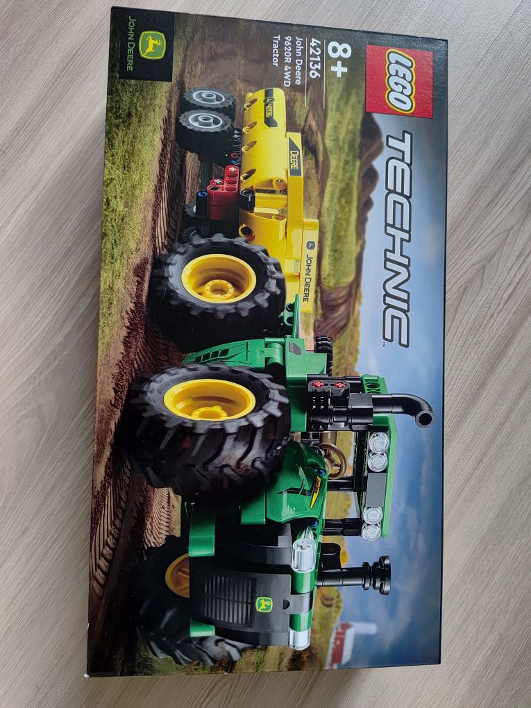 LEGO Technic 42136 Traktor John Deere