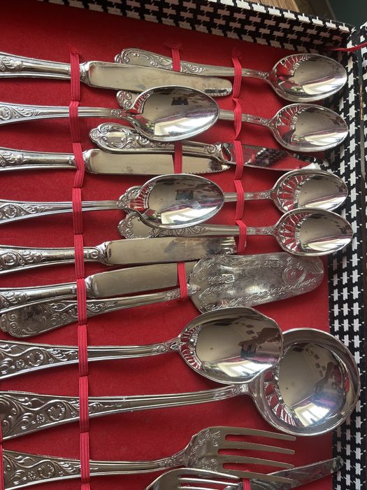 Набор столових приборів